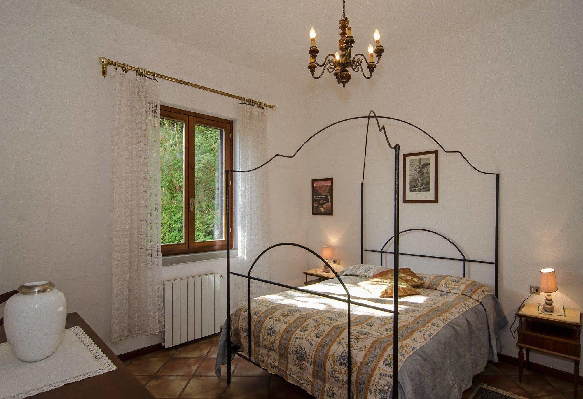 Podere"Sulle Soglie Del Bosco" Appartament And Rooms Pescia Buitenkant foto