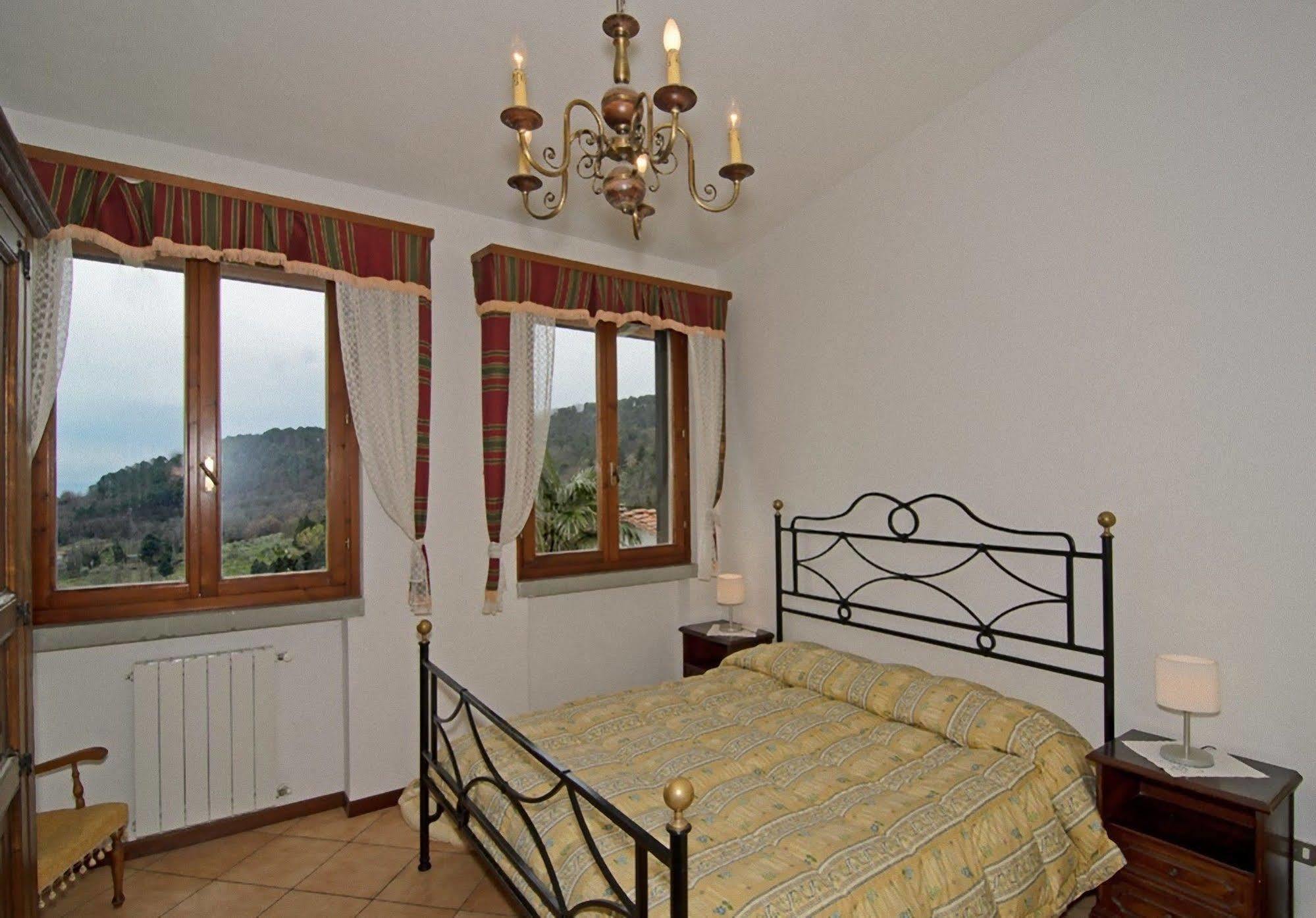 Podere"Sulle Soglie Del Bosco" Appartament And Rooms Pescia Buitenkant foto